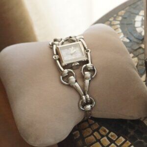 Gucci Watch Signoria Mother of Pearl Face 116.5